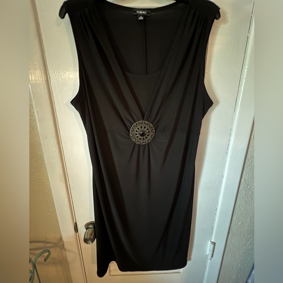 Elementz Dresses & Skirts - 🤩 $5 SALE! 🤩 Elementz “2-Fer Twinset” sleeveless black medallion dress